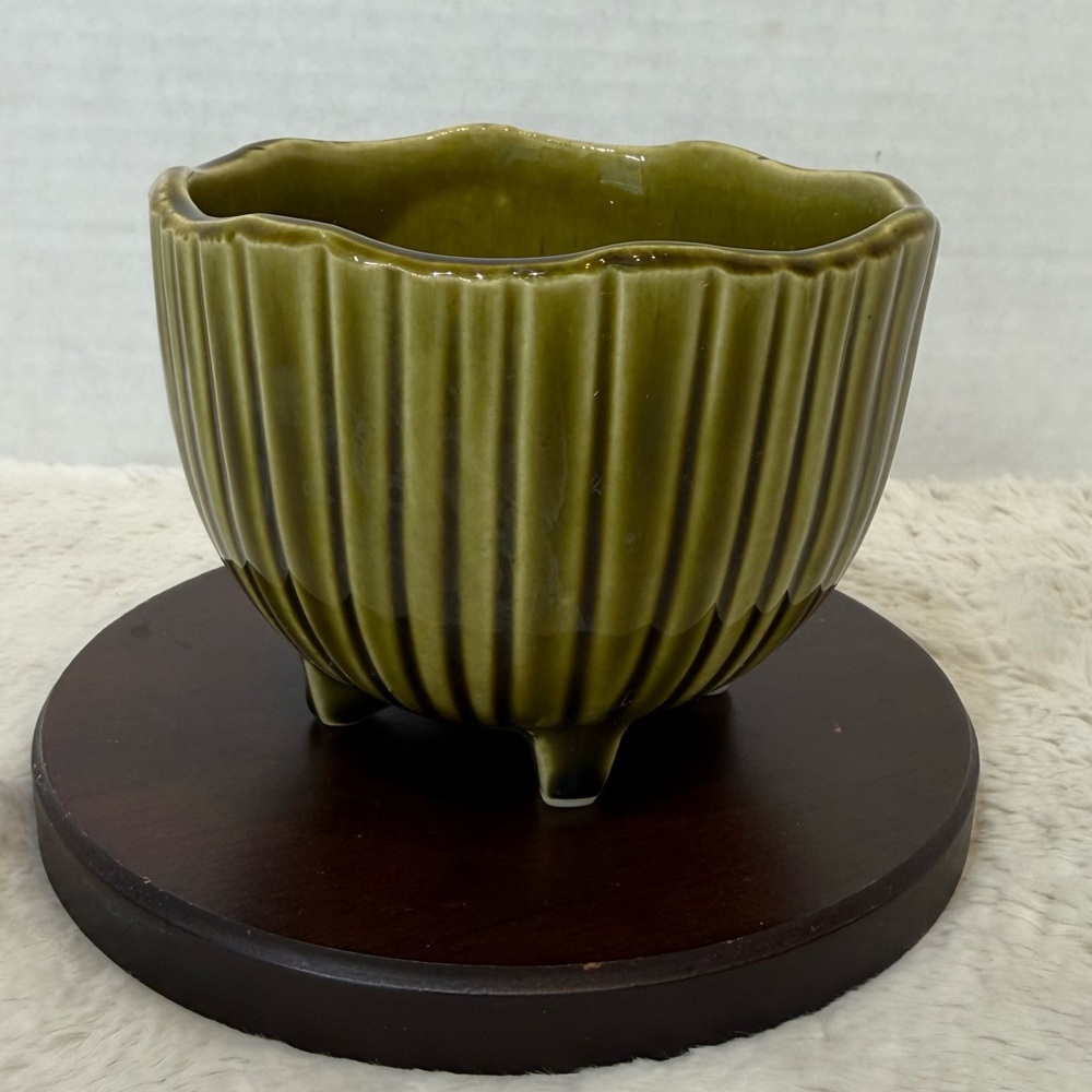 Vintage McCoy Pottery avocado green footed planter #612